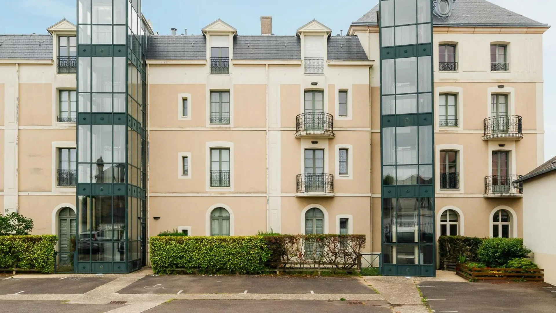 Apartment Les Balcons De Cezembre By Interhome Saint-Lunaire