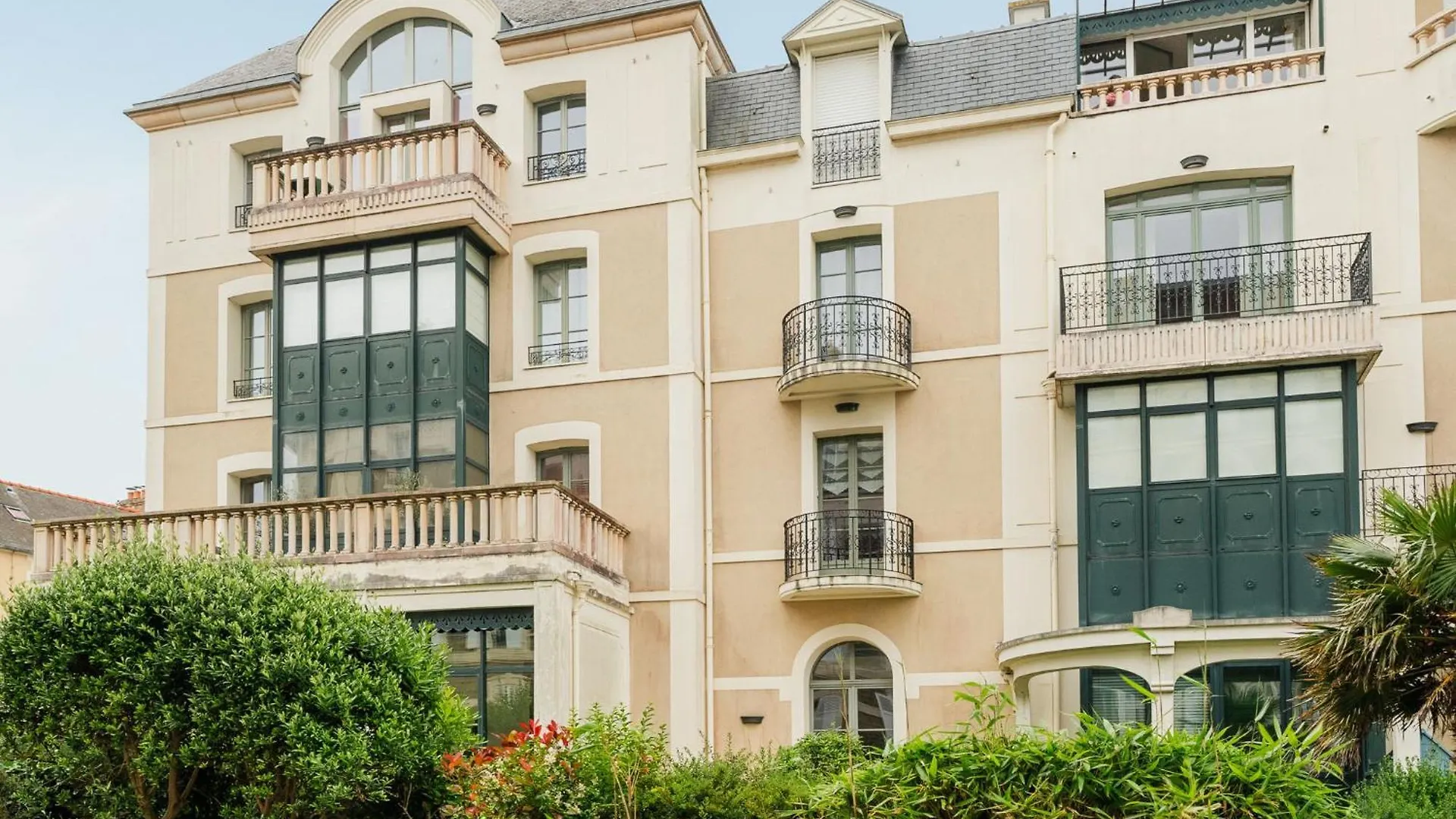 Apartment Les Balcons De Cezembre By Interhome Saint-Lunaire France